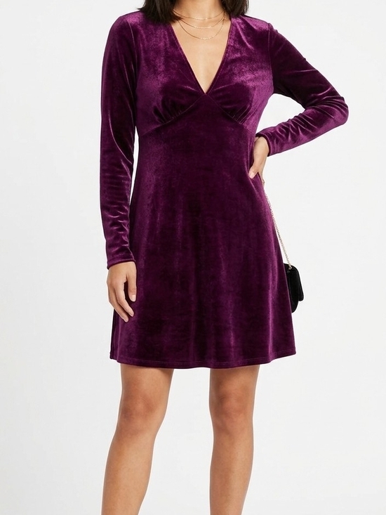 Tiana B. Dresses & Skirts - Tiana B Velvet Long-Sleeve V-Neck Dress in Deep Plum Petite Small